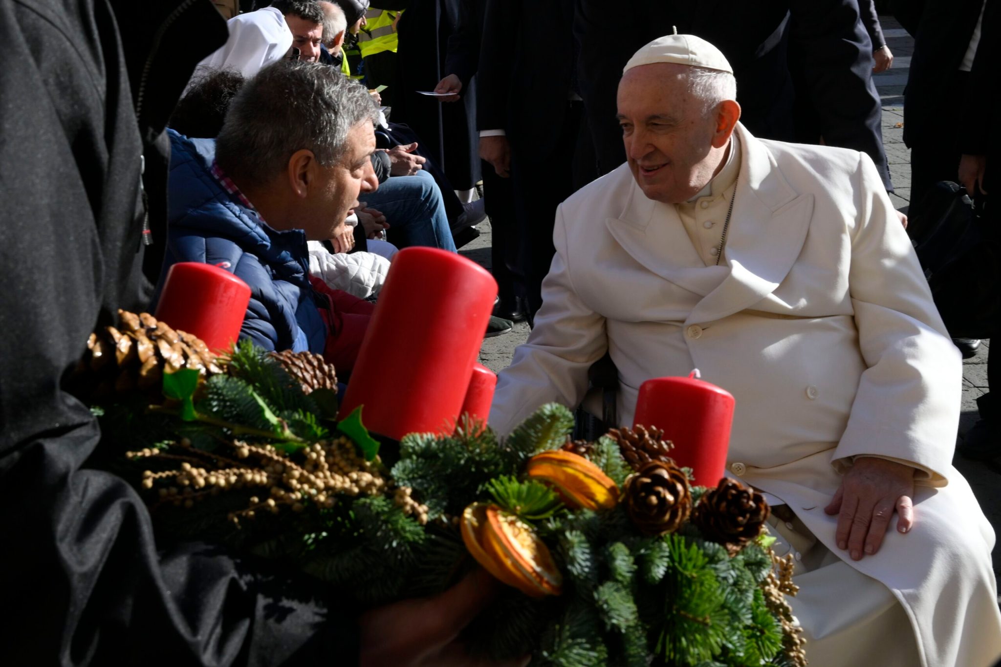 Papa Francisco y Corona de Adviento